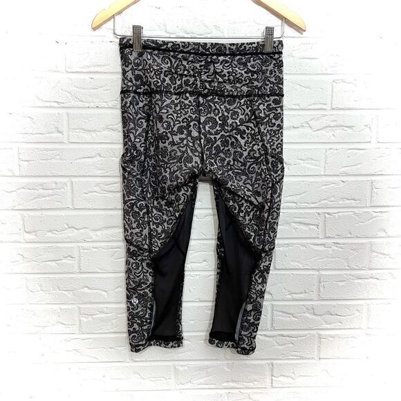 Lululemon Outrun 17” Crop Lace Size 4 - Picture 2 of 4
